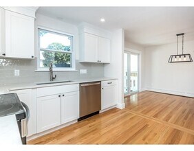 167 River St-Unit -167 in Waltham, MA - Building Photo - Building Photo