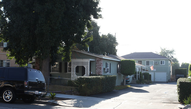 240-244 E Providencia Ave in Burbank, CA - Building Photo - Building Photo