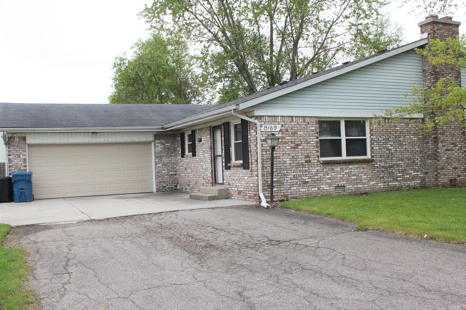8169 Old Farm Ln in Indianapolis, IN - Foto de edificio