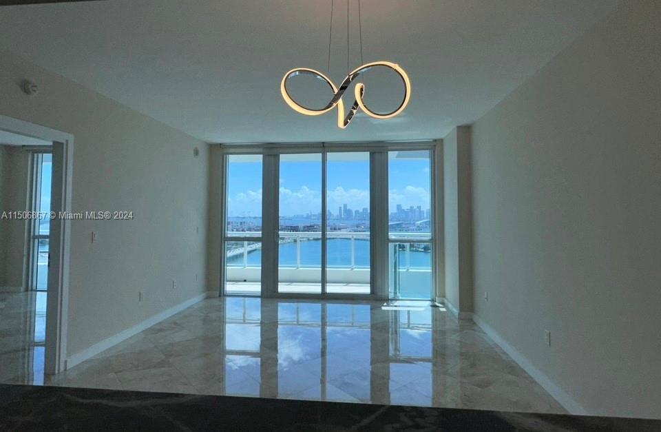 540 West Ave, Unit 2212 in Miami Beach, FL - Foto de edificio