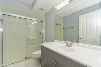 6560 W Belmont Ave, Unit 303 in Chicago, IL - Building Photo - Building Photo