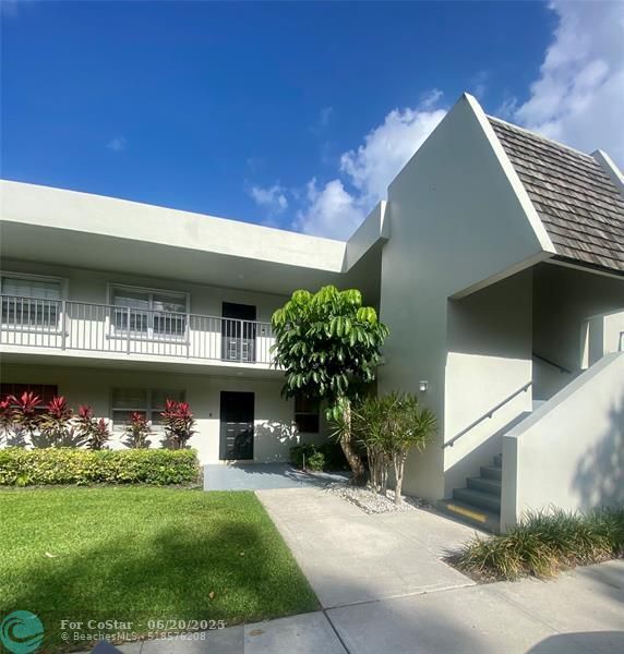 property at 4007 N Cypress Dr