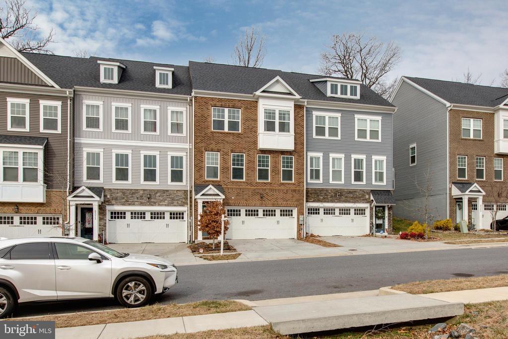 8369 Meadowood Dr in Severn, MD - Building Photo