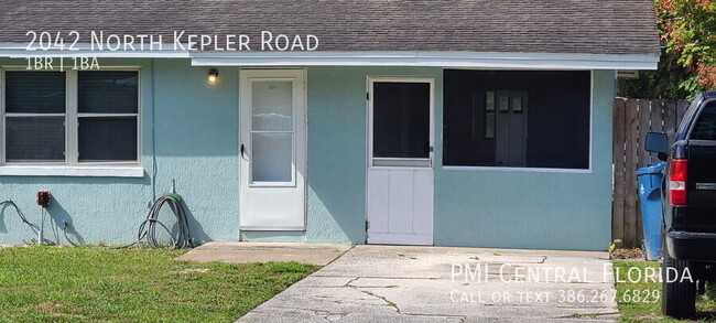 2042 N Kepler Rd in DeLand, FL - Foto de edificio - Building Photo