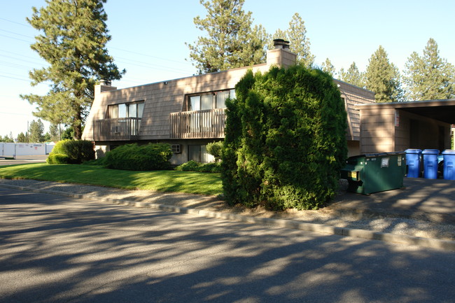 1237 W Francis Ave in Spokane, WA - Foto de edificio - Building Photo