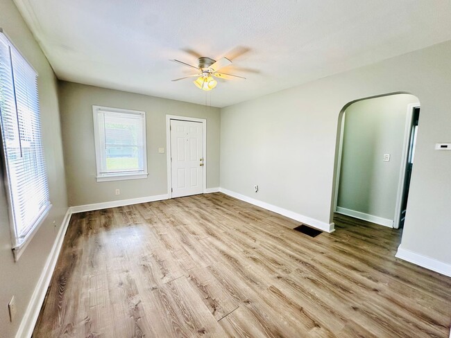 2703 Narragansett Dr in Louisville, KY - Building Photo - Building Photo