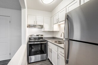 Golden Nugget Apartments in Englewood, CO - Building Photo - Interior Photo