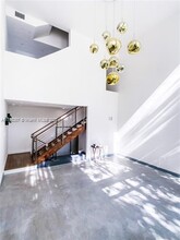 163 N Shore Dr in Miami, FL - Foto de edificio - Building Photo