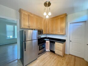 7027 N Damen Ave in Chicago, IL - Building Photo - Building Photo