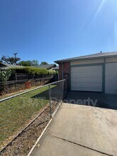 3705 Moonbeam Dr in Sacramento, CA - Building Photo - Building Photo