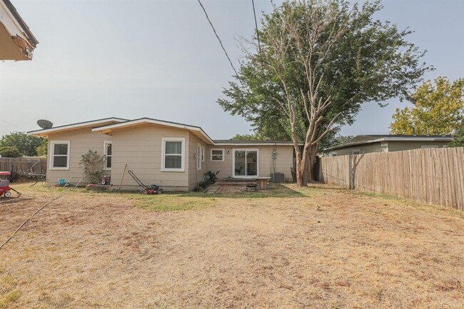 4002 37th St in Lubbock, TX - Building Photo - Building Photo