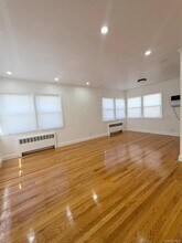80-43 Utopia Pkwy in Queens, NY - Building Photo - Building Photo