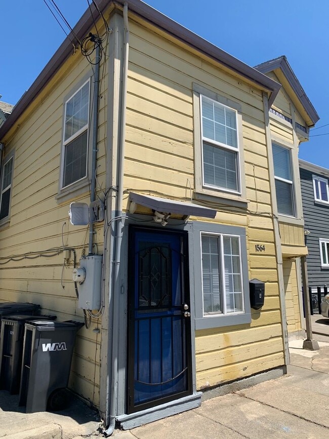 1562-1564 5th St