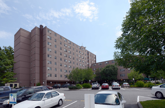 Kennedy Manor in Pawtucket, RI - Foto de edificio - Building Photo