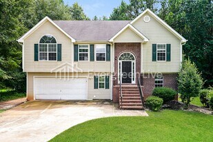 100 Cody Dr in Griffin, GA - Building Photo