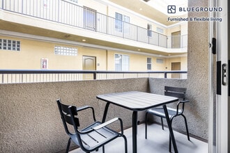 2225 S Beverly Glen Blvd-Unit -FL2-ID407 in Los Angeles, CA - Foto de edificio - Building Photo