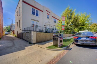 303 Seaton Pl NE in Washington, DC - Building Photo - Building Photo