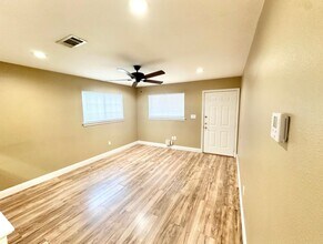 2306 W Hickory St in Denton, TX - Building Photo - Building Photo