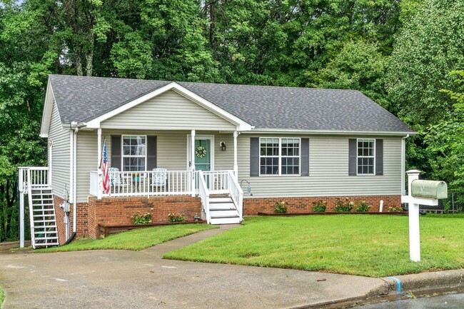 979 Bobcat Dr in Clarksville, TN - Foto de edificio - Building Photo