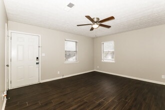 243 Sedgefield Dr, Unit 342 in Jonesboro, GA - Building Photo - Building Photo