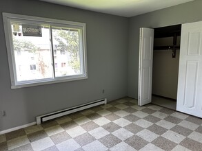 561 Ashland Ave in Aurora, IL - Building Photo - Building Photo