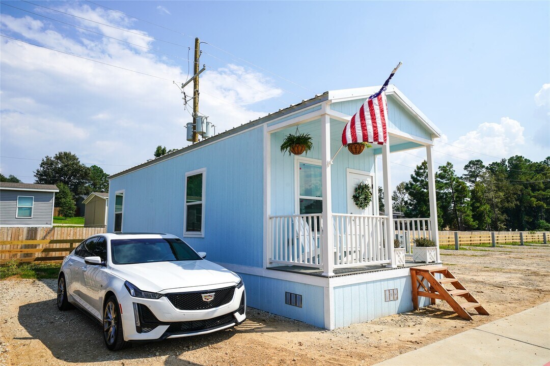 242 Ulrich Ln in Crosby, TX - Building Photo