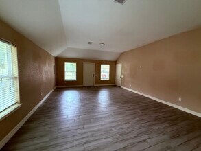 1026 N Arcola St in Angleton, TX - Building Photo - Building Photo