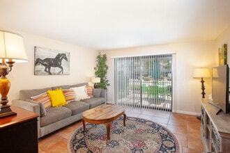 500 S Farrell Dr in Palm Springs, CA - Building Photo - Building Photo