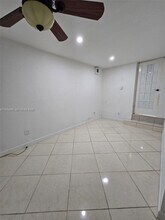 110 W 53rd St in Hialeah, FL - Foto de edificio - Building Photo