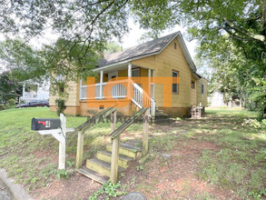 4 1st St in Greenville, SC - Foto de edificio - Building Photo