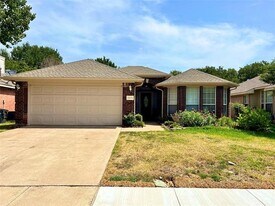 4324 Stone Hollow Way in Euless, TX - Building Photo