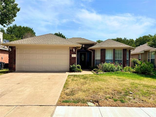 4324 Stone Hollow Way in Euless, TX - Building Photo