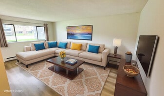 Pinetree Apartments in Abbotsford, BC - Building Photo