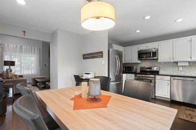 property at 15 Abbey Brook Pl