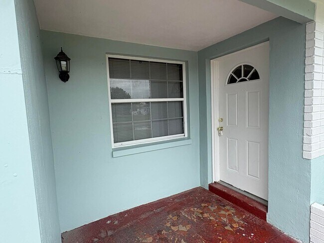 1328 Ellendale Cir in Lehigh Acres, FL - Building Photo - Building Photo