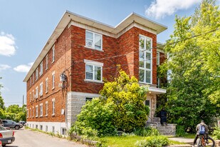 1310 Antonio Rue in Laval, QC - Building Photo