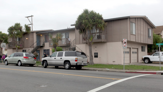 6 Spruce Ave in South San Francisco, CA - Foto de edificio - Building Photo