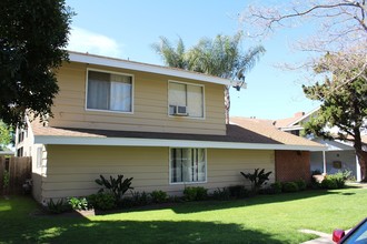 2022-2028 Evergreen St in La Verne, CA - Foto de edificio - Building Photo