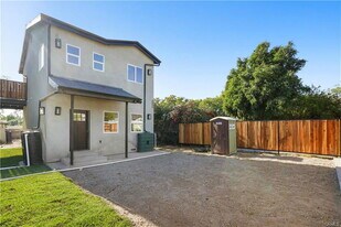 11531 Dronfield Ave in Los Angeles, CA - Building Photo