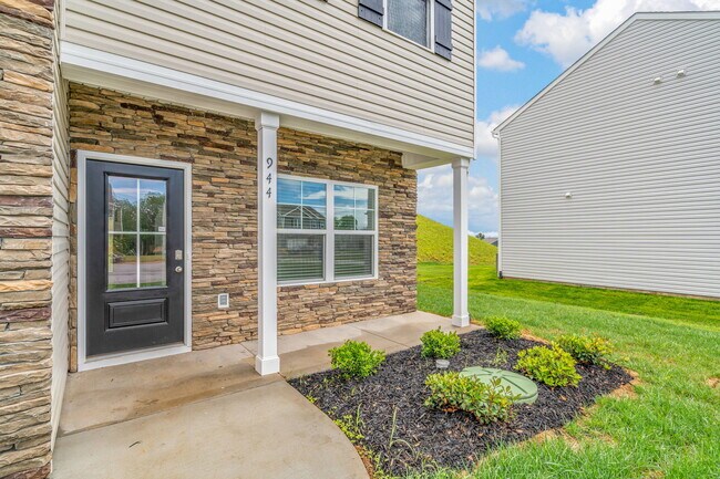 944 Utopia Ln in Knoxville, TN - Building Photo - Building Photo
