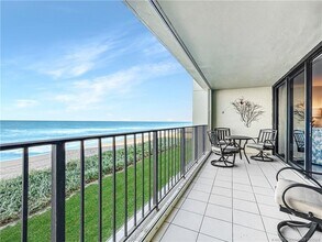 8750 S Ocean Dr in Jensen Beach, FL - Building Photo - Building Photo