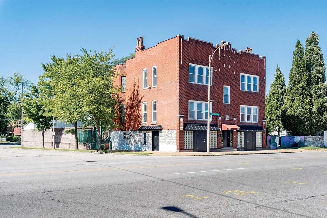 1337 S Vandeventer Ave in St. Louis, MO - Building Photo