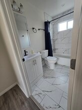 1647 E 53rd St in Los Angeles, CA - Building Photo - Building Photo