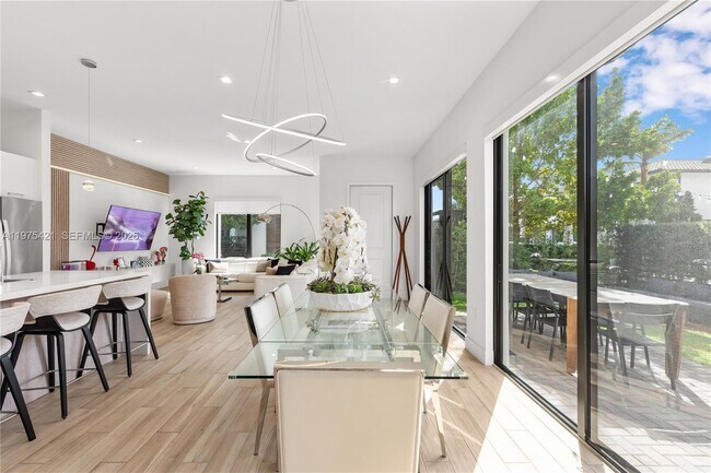 4301 NW 81st Ct in Doral, FL - Building Photo - Building Photo