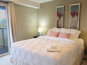 4091 Hillcrest Ave SW in Seattle, WA - Foto de edificio - Building Photo