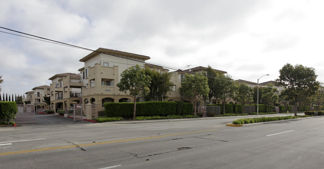 Courtyard Apartment Homes in Buena Park, CA - Foto de edificio - Building Photo