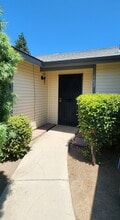 4629 N Charles Ave, Unit 102 in Fresno, CA - Foto de edificio - Building Photo