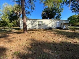7535 McDaniel Dr in North Fort Myers, FL - Building Photo