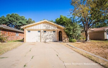 4912 58th St in Lubbock, TX - Foto de edificio - Building Photo