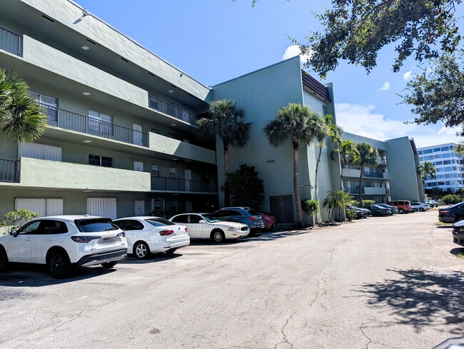 1638 Embassy Dr in West Palm Beach, FL - Building Photo - Building Photo